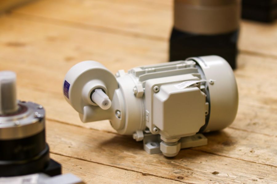 Motor & phụ kiện – hình ảnh minh họa